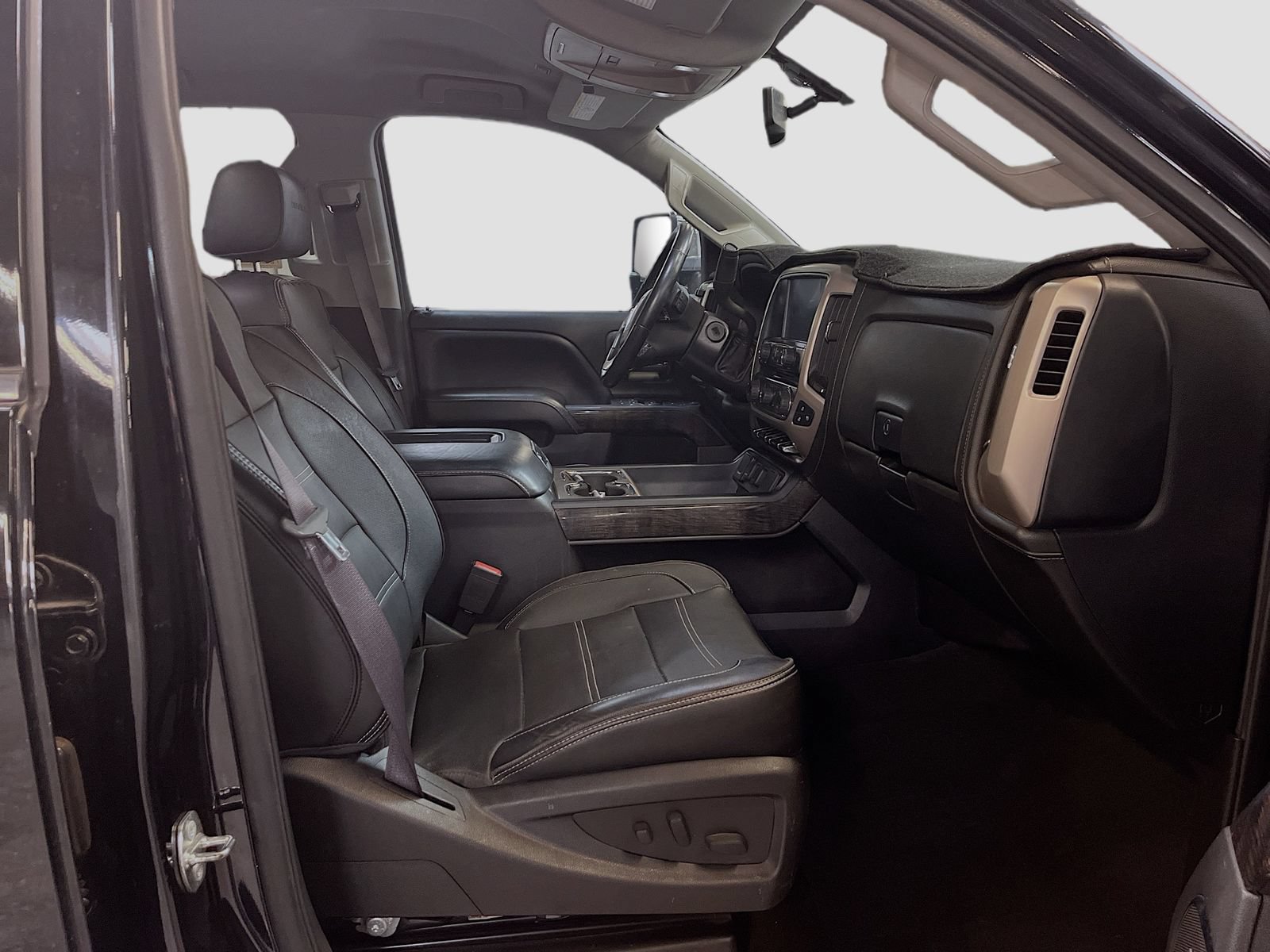 Used 2016 GMC Sierra 3500 Denali w/ Suspension Package, Off-Road AWD/4WD image 27