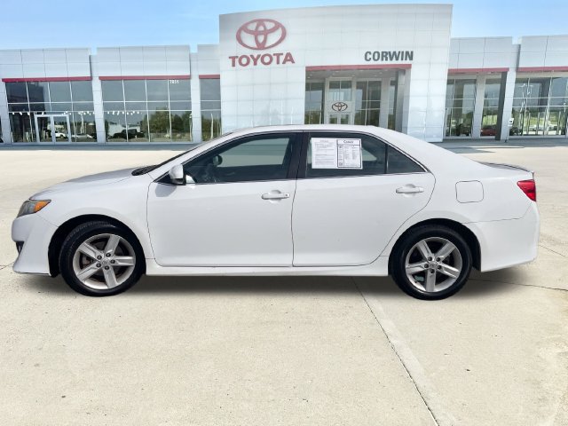 Used 2013 Toyota Camry SE w/ Leather Pkg FWD image 2