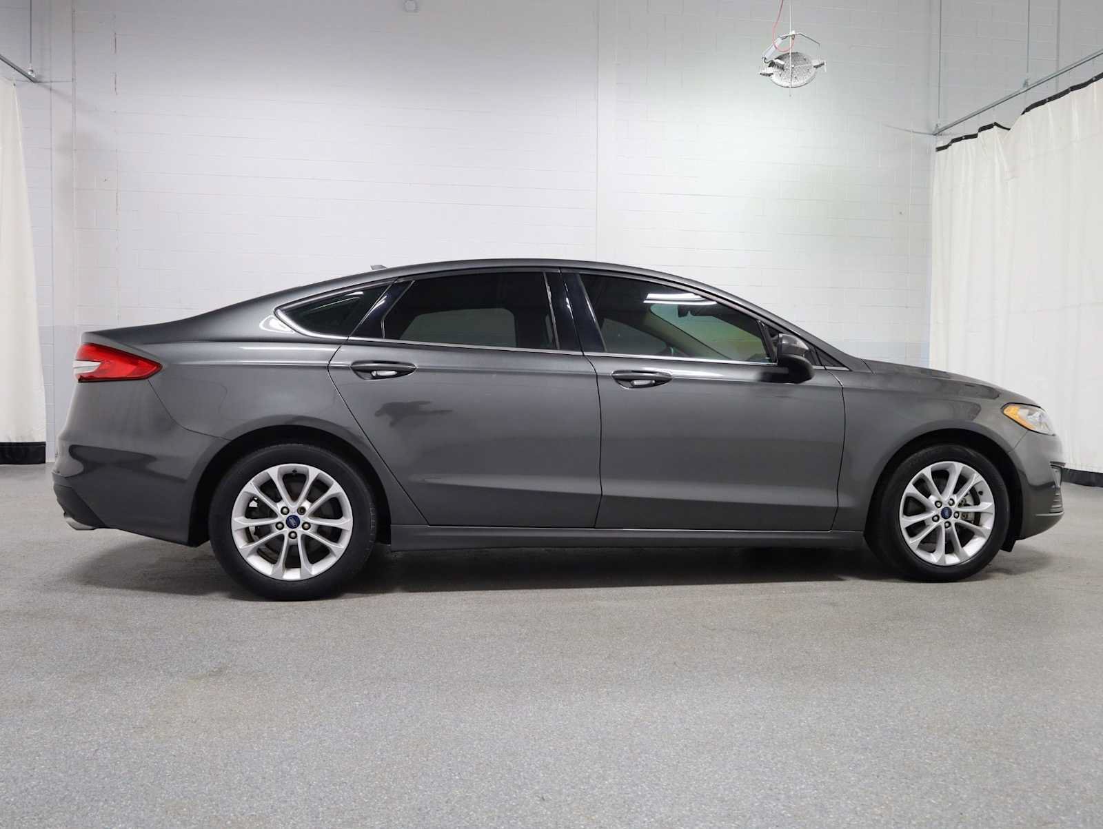 Used 2019 Ford Fusion SE FWD image 10