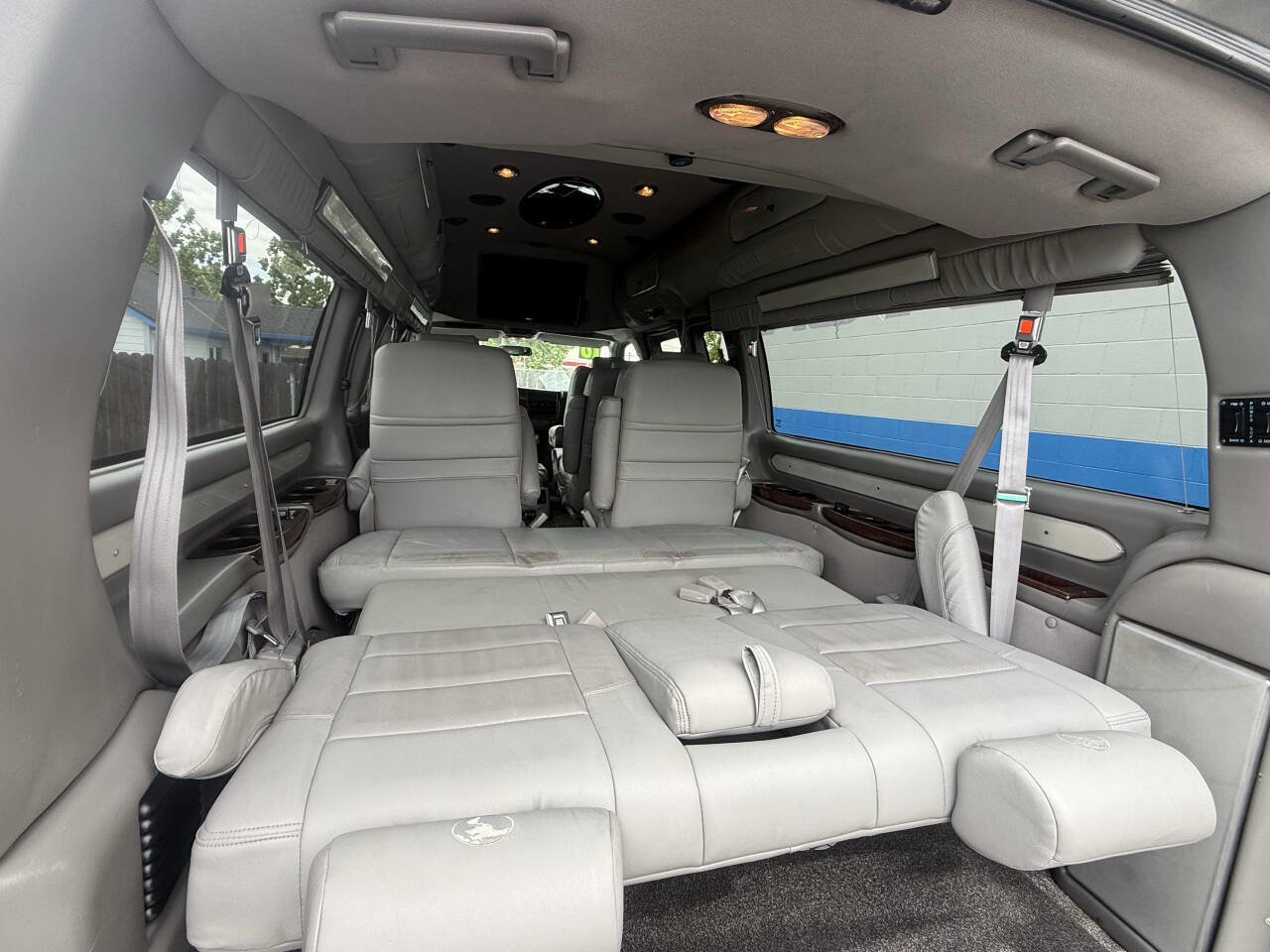 Used 2010 Chevrolet Express 2500 Extended w/ Preferred Equipment Group RWD image 16