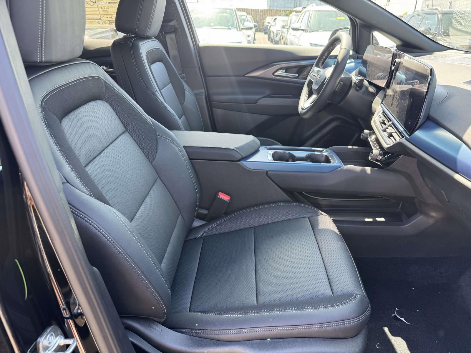 New 2026 Chevrolet Equinox EV LT w/ LPO, Blackout Package FWD image 29