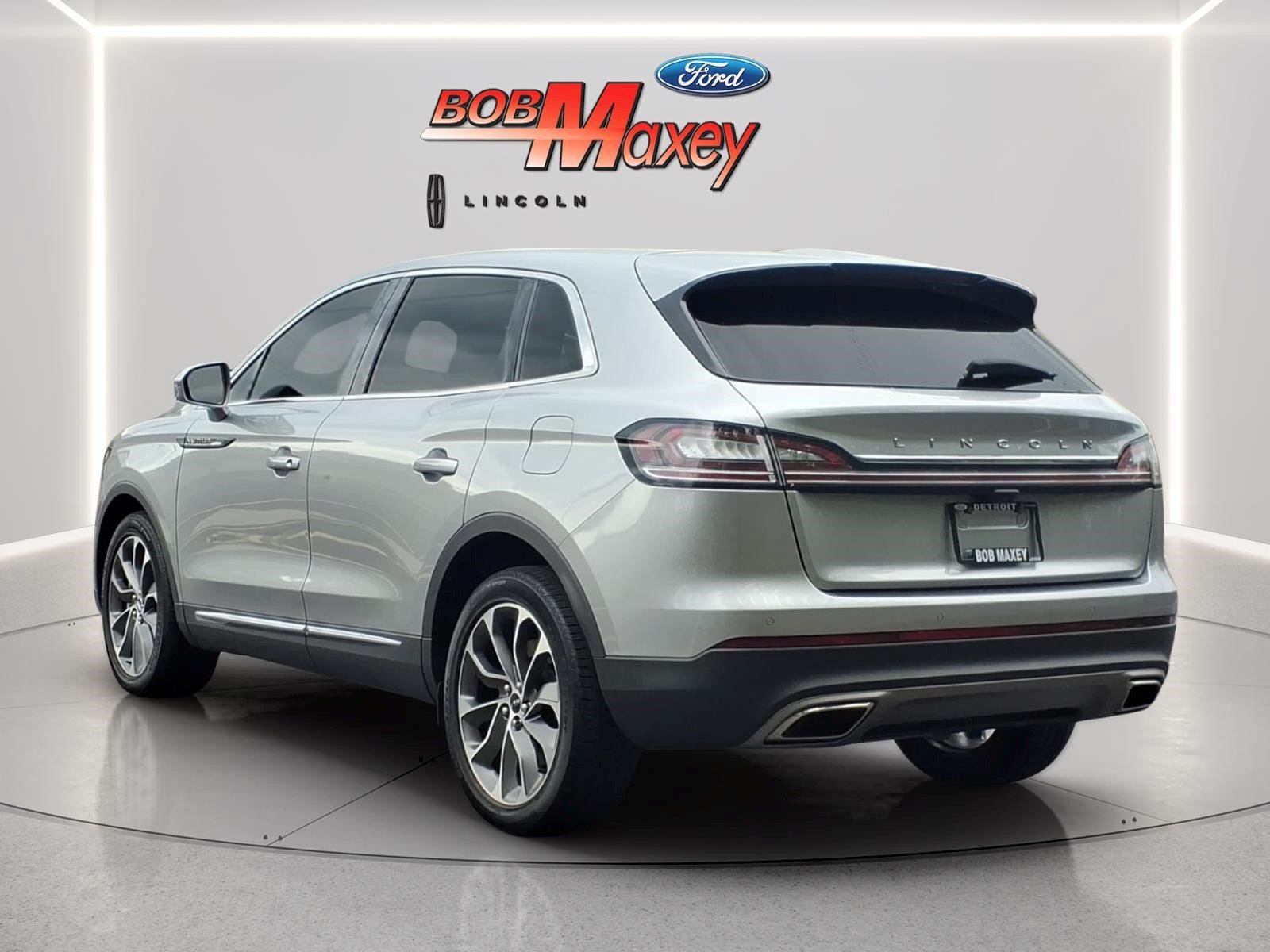 Used 2023 Lincoln Nautilus Reserve AWD/4WD image 6