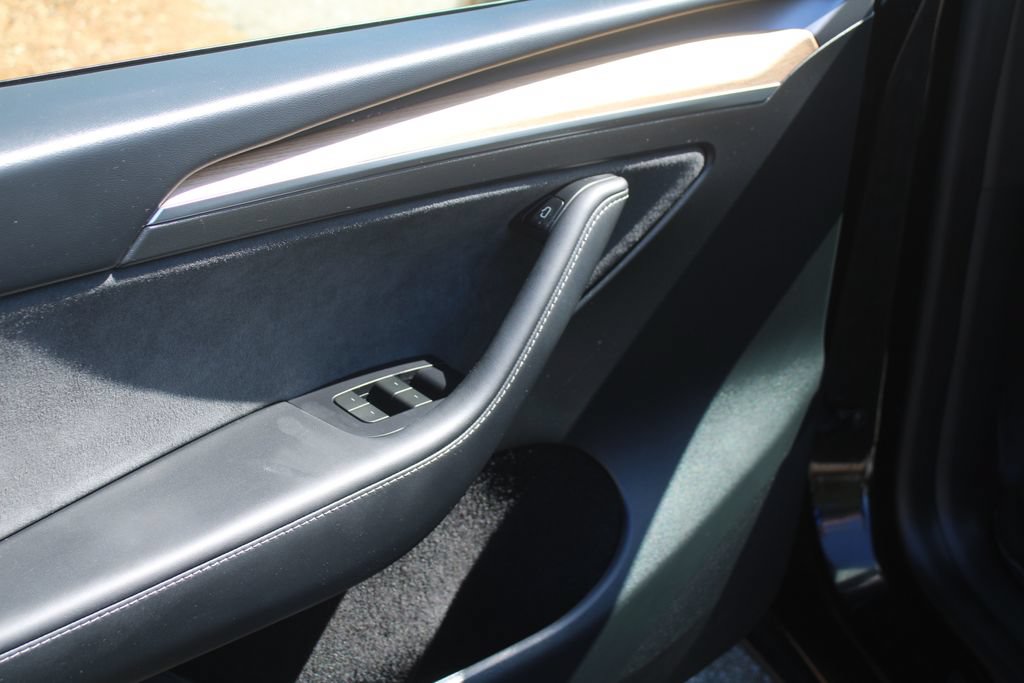 Used 2023 Tesla Model Y Long Range AWD/4WD image 19