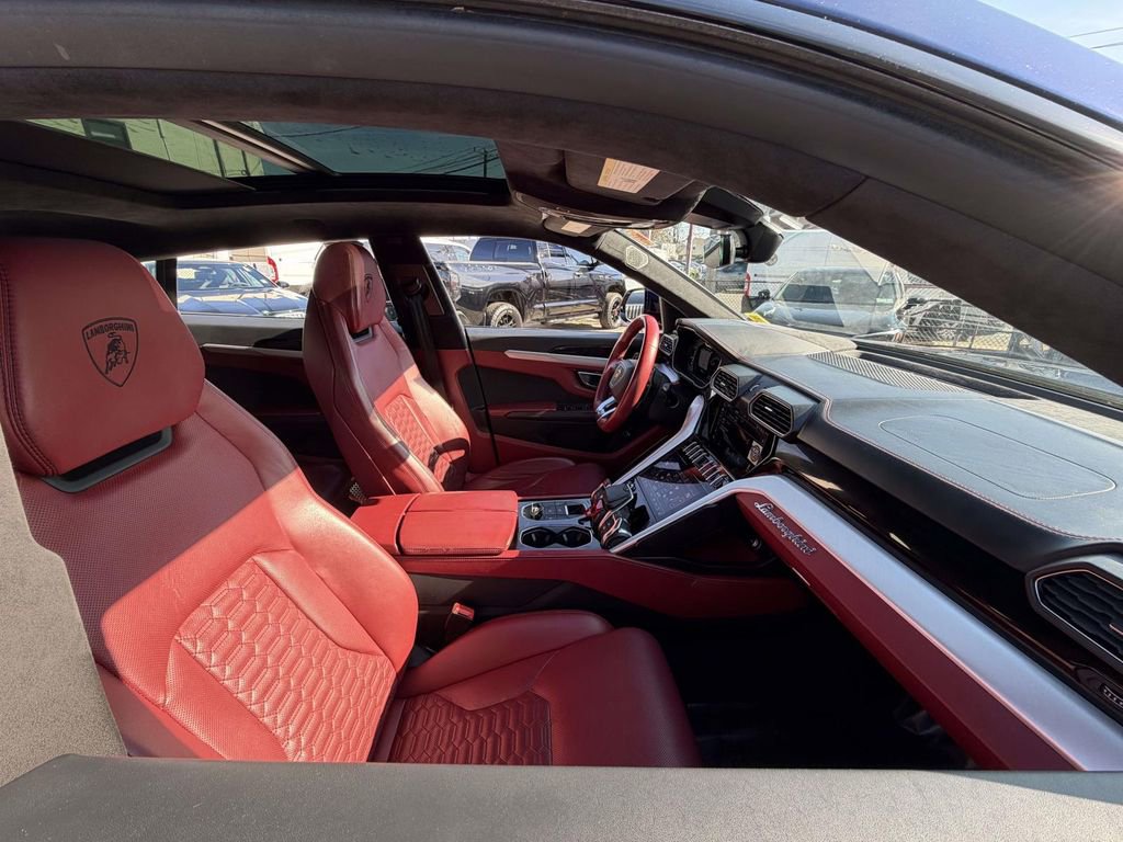 Used 2022 Lamborghini Urus image 11