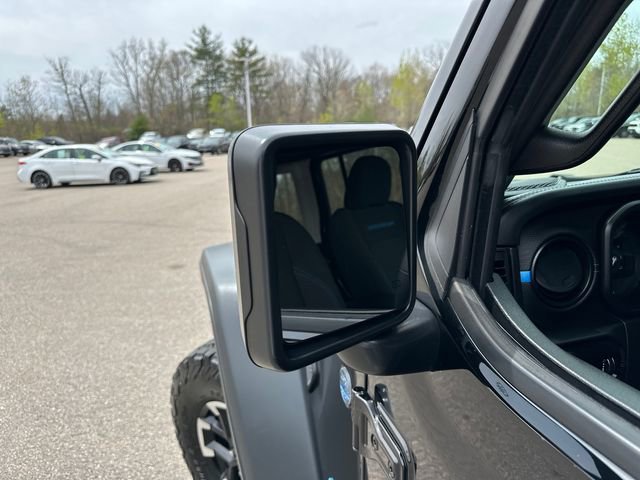 Used 2025 Jeep Wrangler Unlimited Rubicon 4xe w/ Convenience Group AWD/4WD image 18