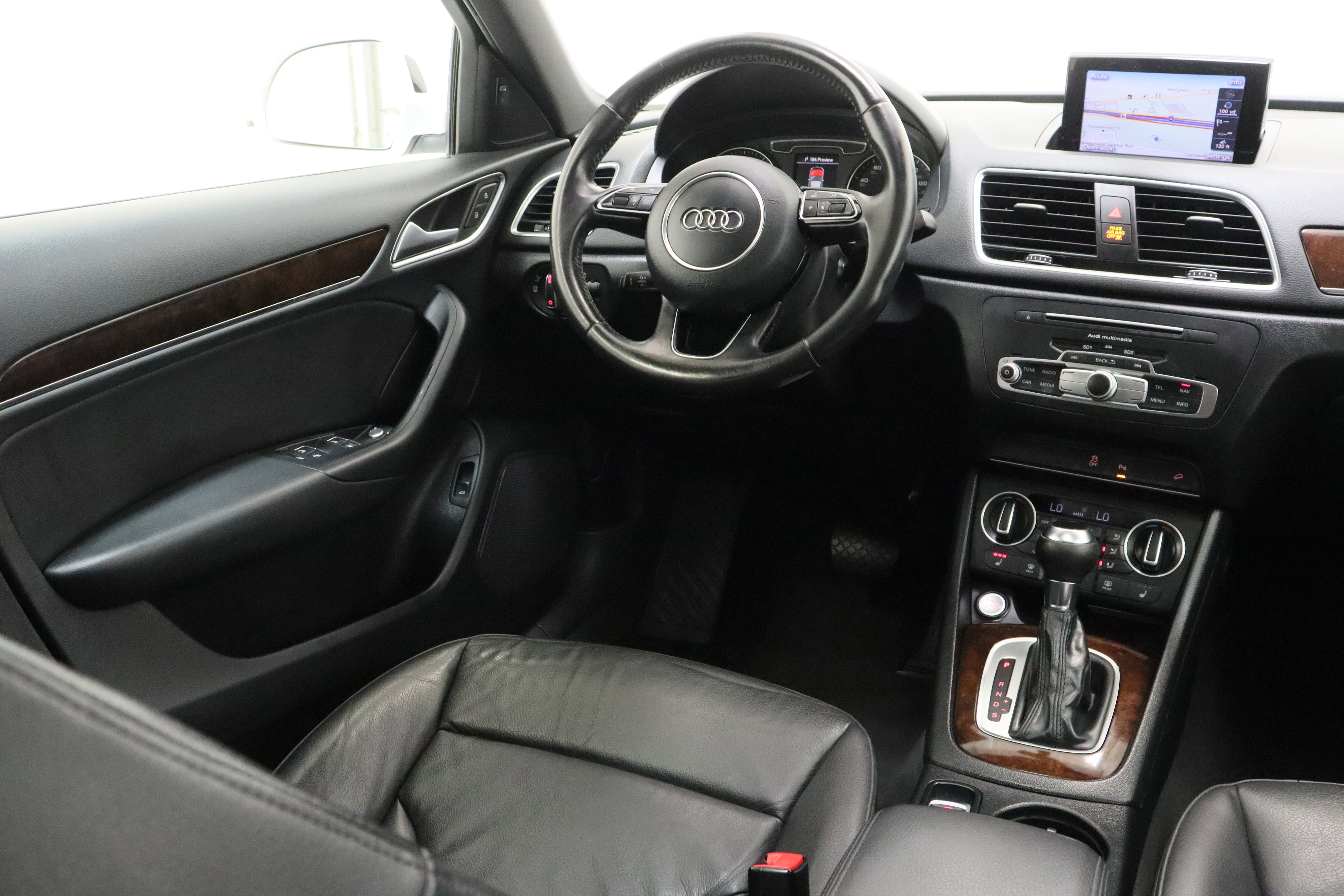 Used 2017 Audi Q3 2.0T Premium Plus w/ Premium Plus Package FWD image 35