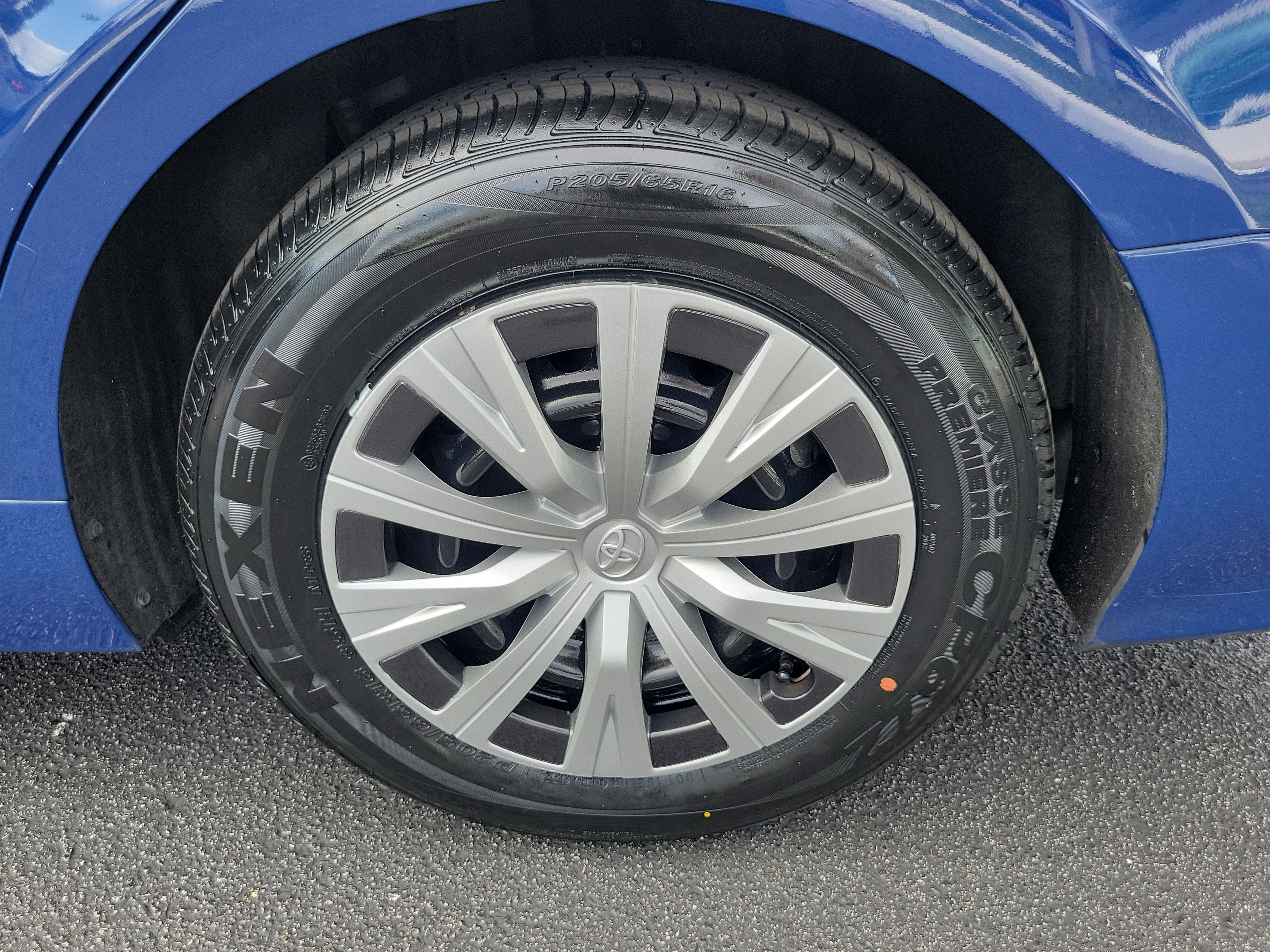 Used 2023 Toyota Camry LE image 29