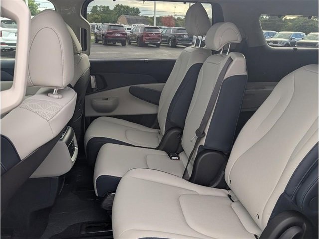 New 2026 Kia Carnival EX image 9