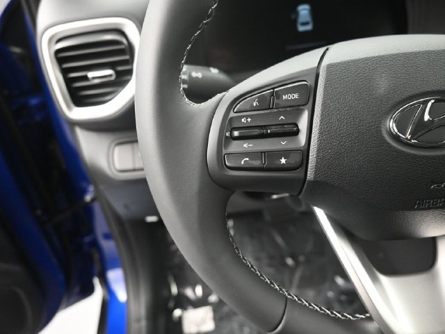 Used 2025 Hyundai Venue SEL FWD image 19