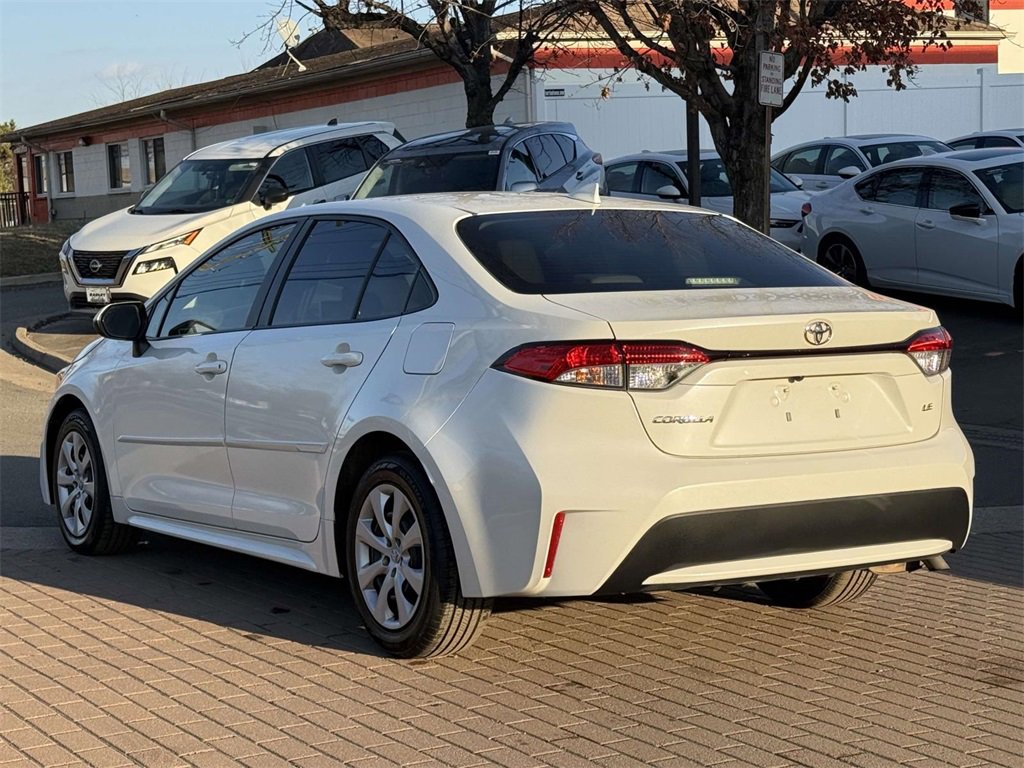 Used 2021 Toyota Corolla LE image 4