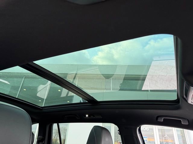 Used 2022 Volkswagen Tiguan SEL R-Line image 27