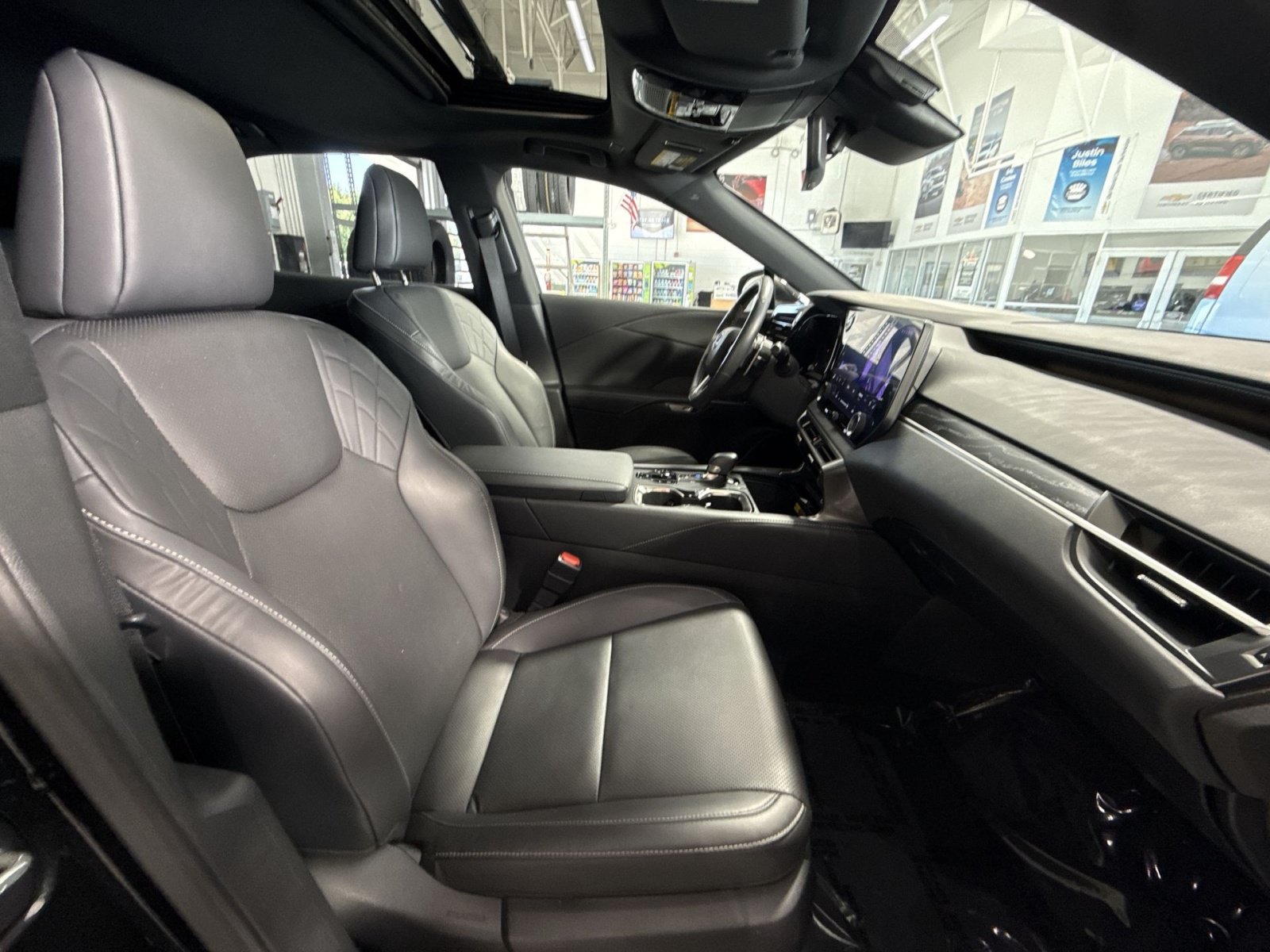 Used 2023 Lexus RX 350 Premium w/ Accessory Package AWD/4WD image 28