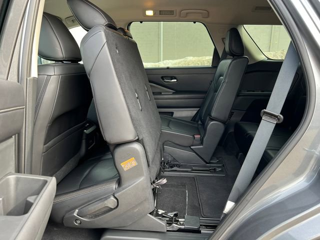 Used 2025 Nissan Pathfinder SL image 7