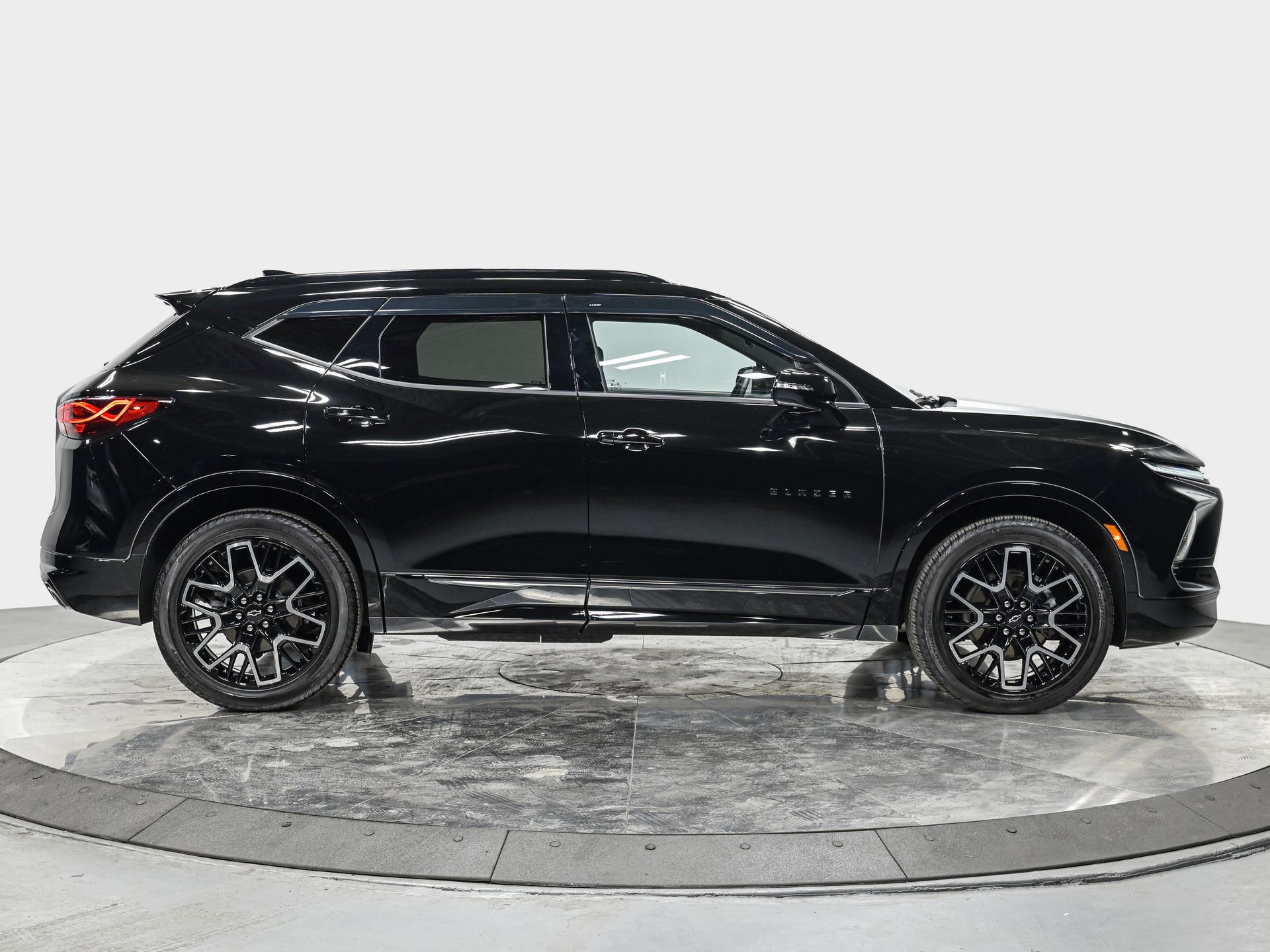 Used 2024 Chevrolet Blazer RS w/ Driver Confidence II Package image 8