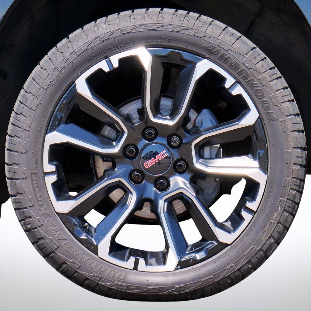 Used 2023 GMC Yukon XL Denali image 18