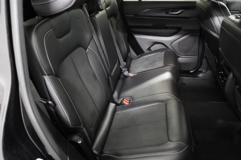 Certified 2025 Jeep Grand Cherokee Altitude AWD/4WD image 20