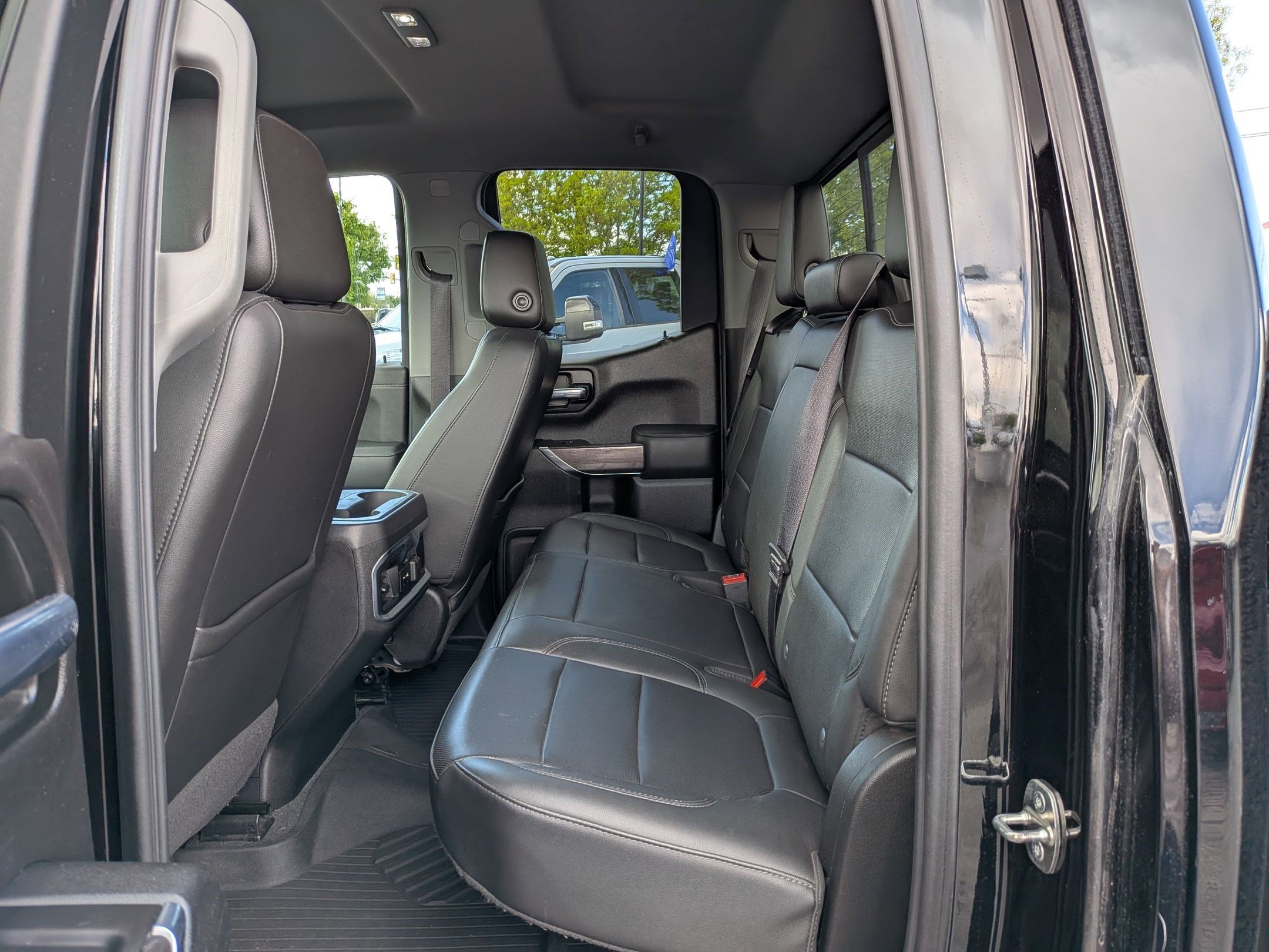 Used 2020 Chevrolet Silverado 1500 LTZ AWD/4WD image 32