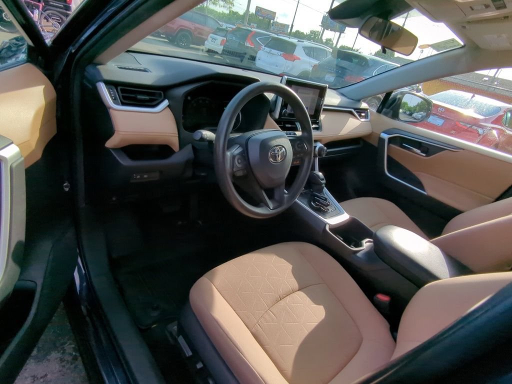 Used 2024 Toyota RAV4 XLE AWD/4WD image 7