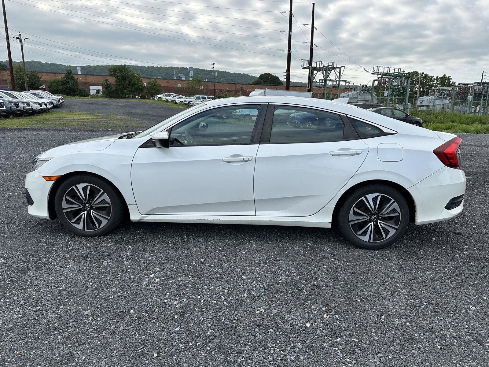 Used 2017 Honda Civic EX-T image 3