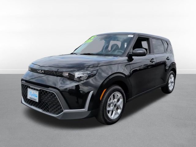 Used 2025 Kia Soul LX image 9
