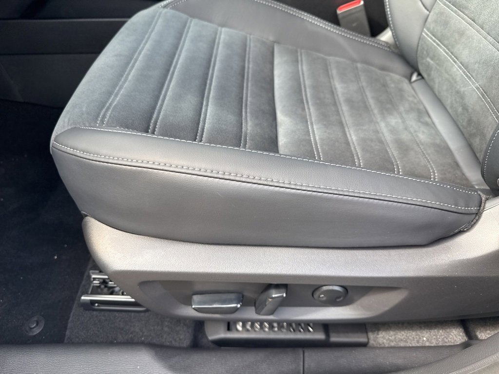 New 2025 Mitsubishi Outlander SE image 25