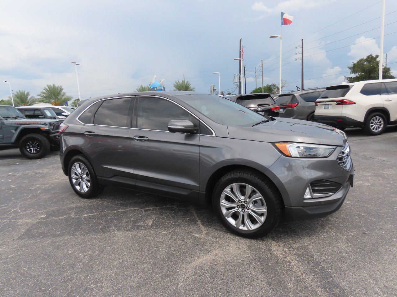 Used 2023 Ford Edge Titanium AWD/4WD image 7