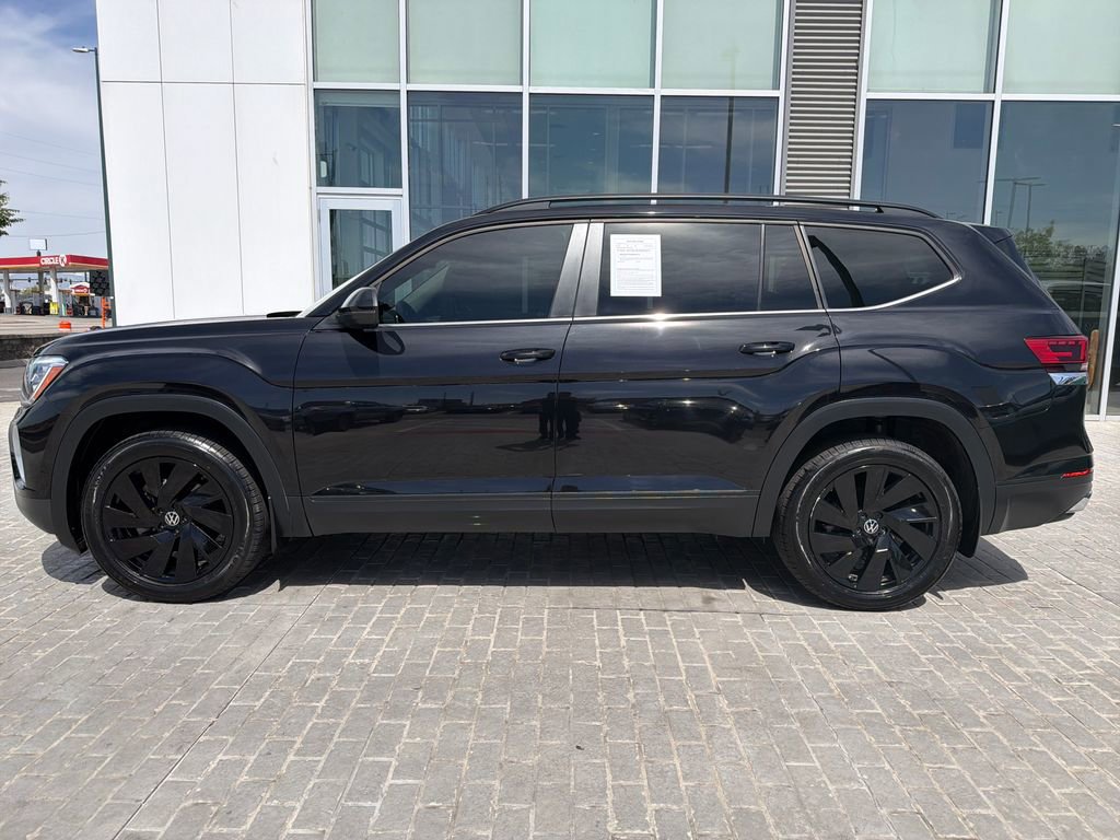 Certified 2024 Volkswagen Atlas SE w/ Black Wheel Package AWD/4WD image 3