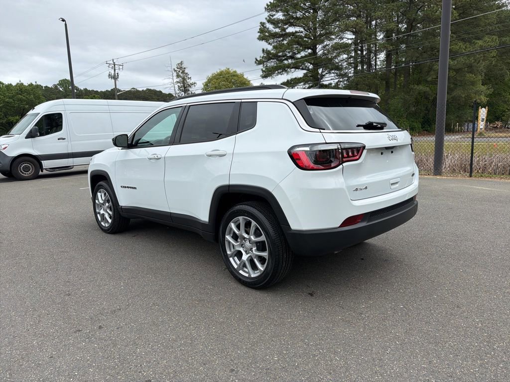 Used 2024 Jeep Compass Latitude AWD/4WD image 7
