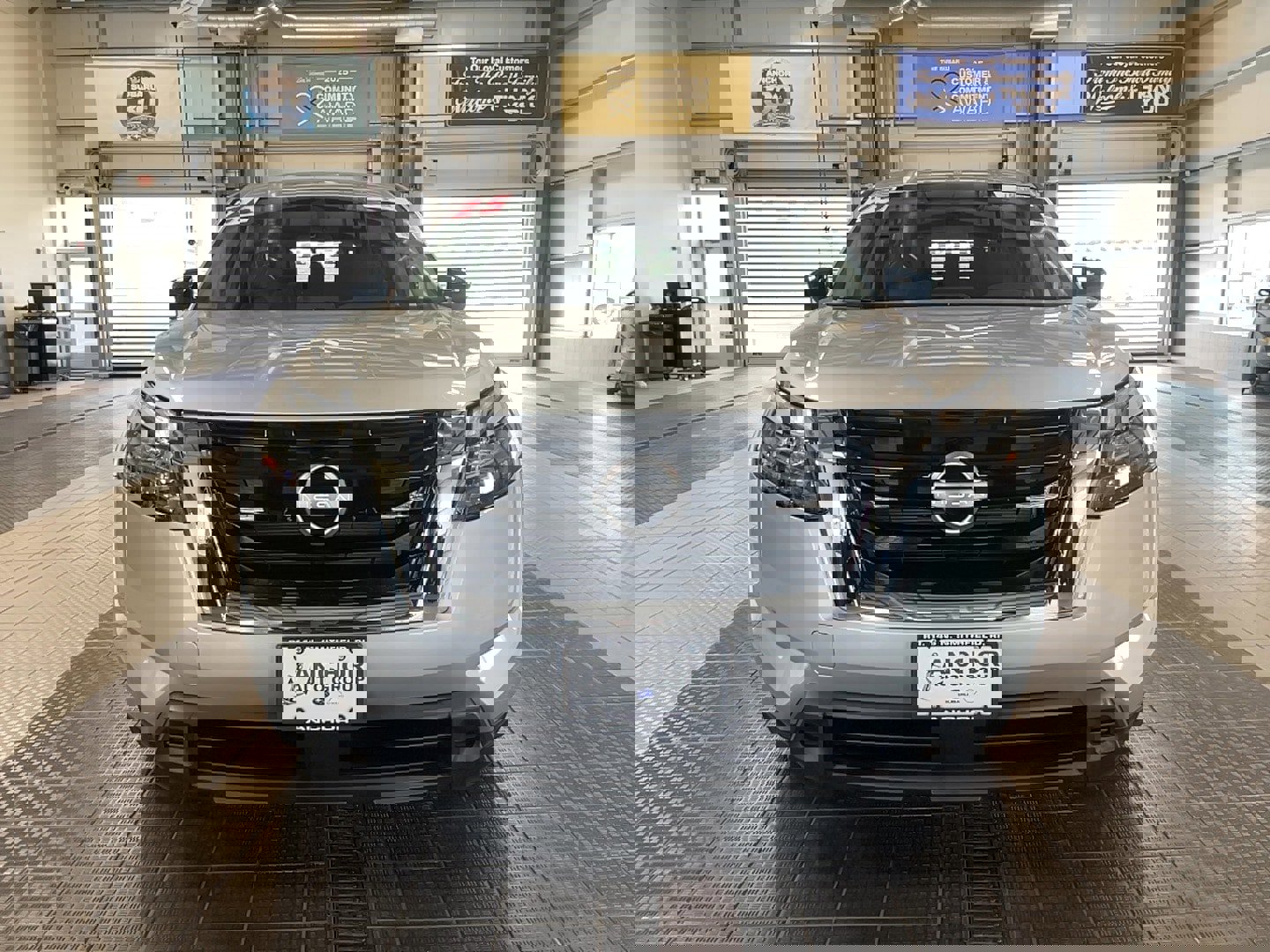 Used 2025 Nissan Pathfinder S AWD/4WD image 2