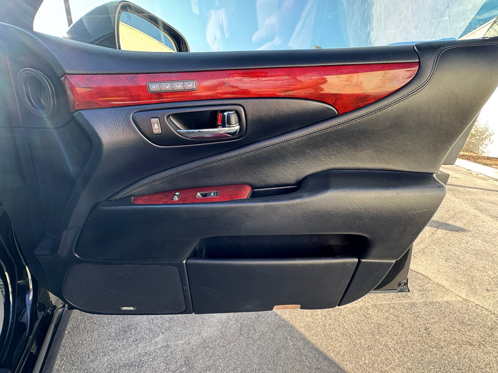 Used 2011 Lexus LS 460 w/ Comfort Pkg RWD image 28
