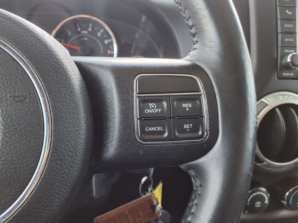 Used 2016 Jeep Wrangler Unlimited Sahara w/ Connectivity Group AWD/4WD image 23
