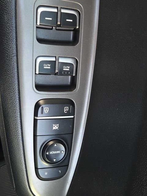 Used 2019 Kia Optima S image 16