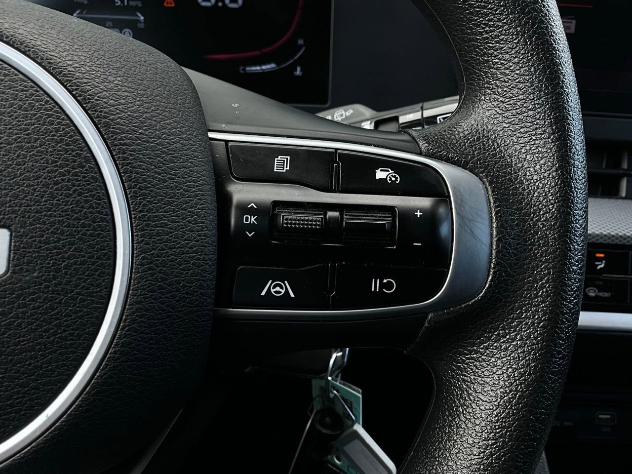 Used 2025 Kia Sportage LX image 32