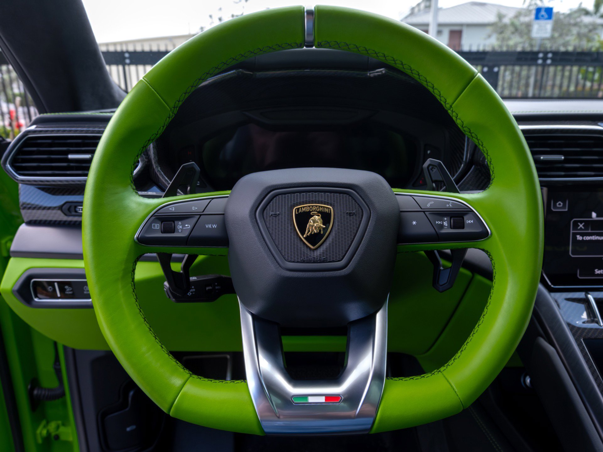 Used 2024 Lamborghini Urus S AWD/4WD image 17