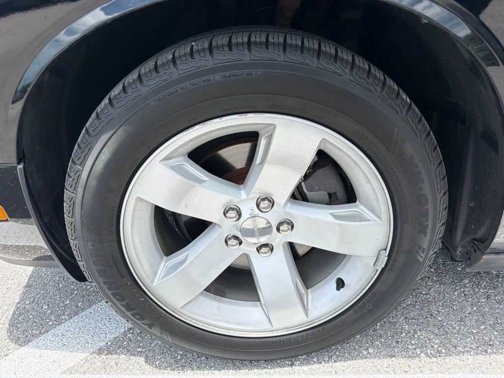 Used 2012 Dodge Challenger SXT RWD image 4