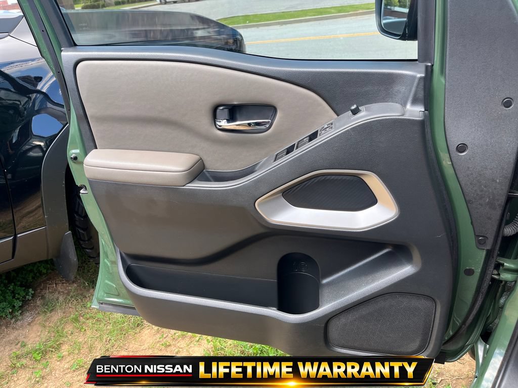 Used 2022 Nissan Frontier SV w/ Technology Package RWD image 11