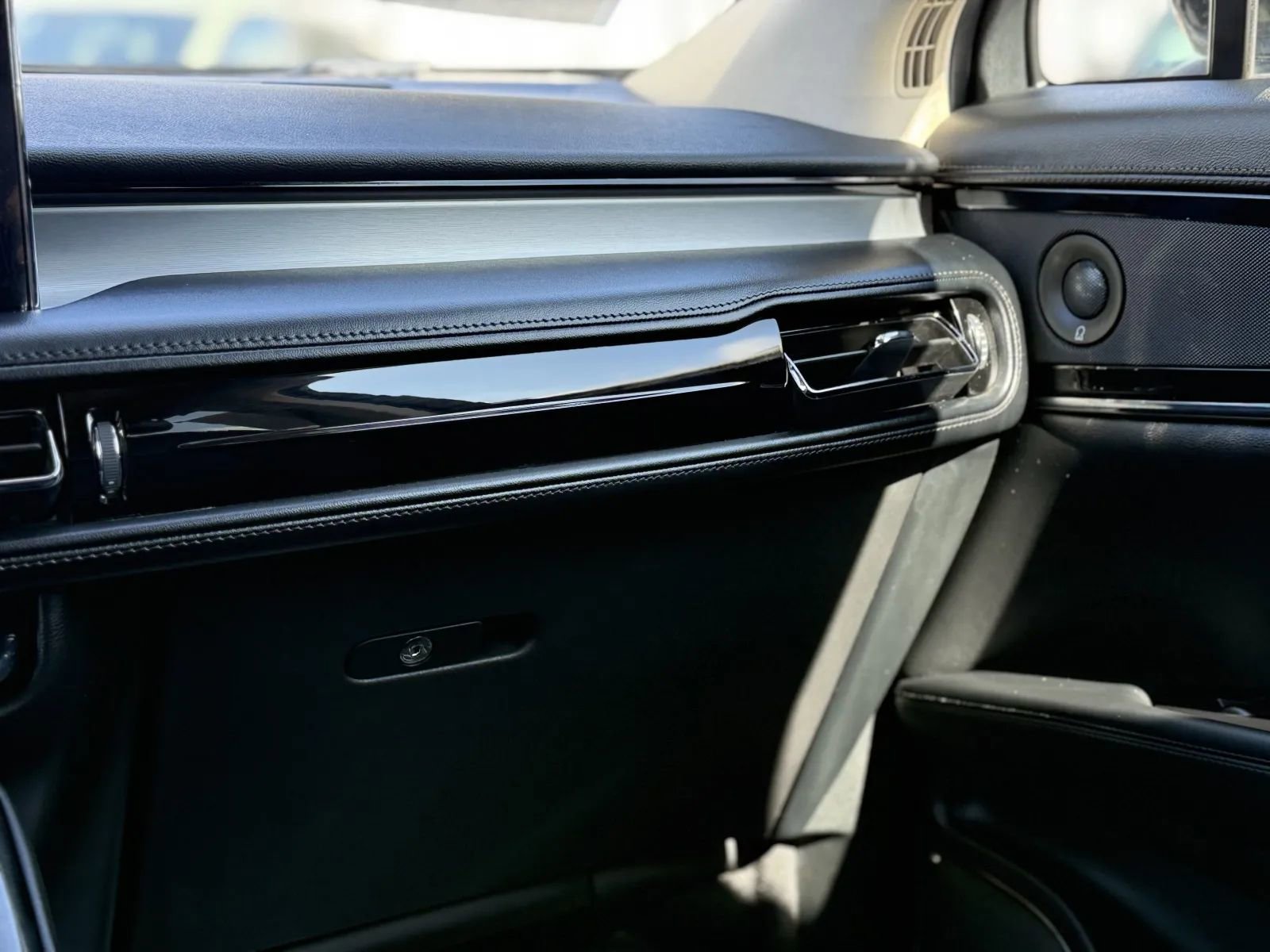 Used 2023 Lincoln Nautilus Reserve w/ Equipment Group 201A image 43