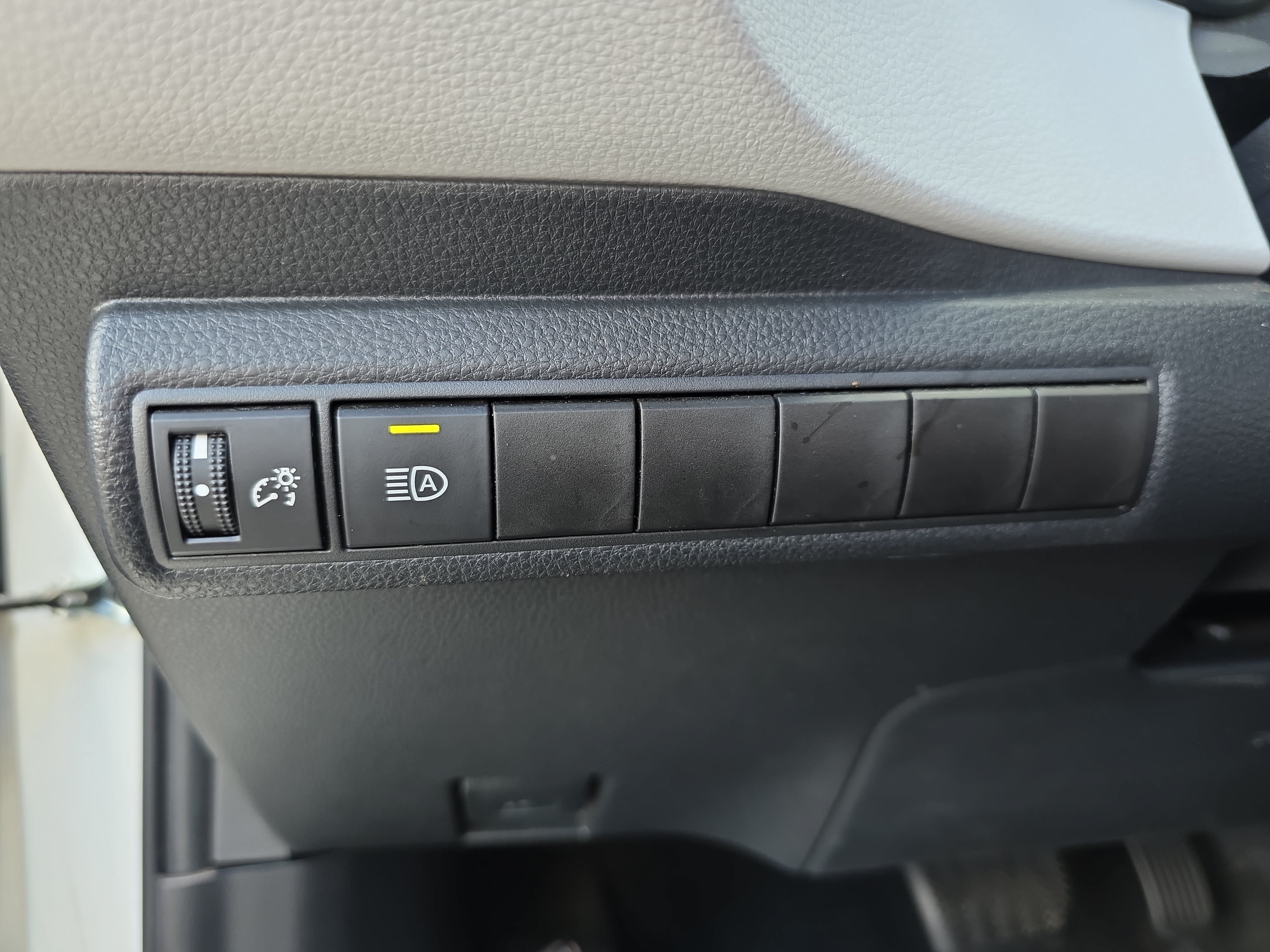 Used 2020 Toyota Corolla SE FWD image 23