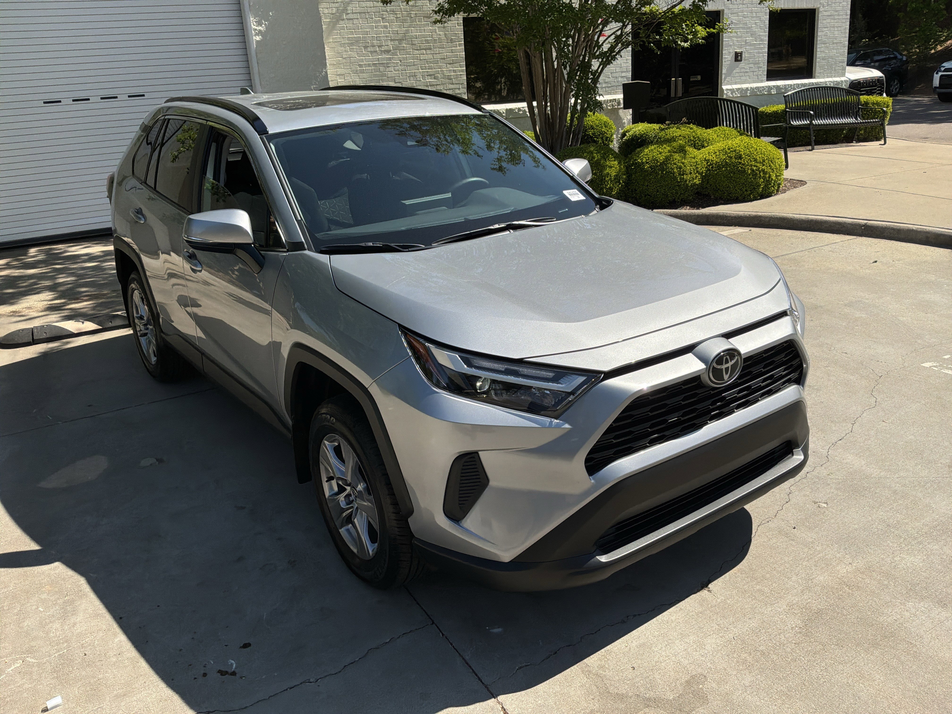 Used 2025 Toyota RAV4 XLE w/ Convenience Package FWD image 2