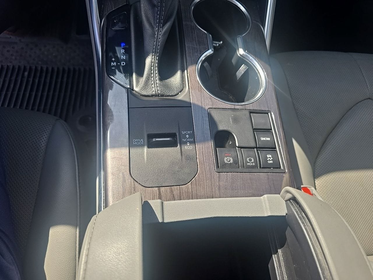 Used 2023 Toyota Highlander Limited FWD image 18