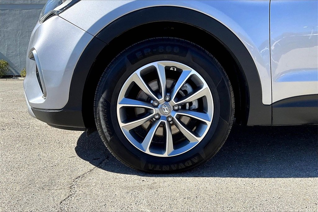 Used 2018 Hyundai Santa Fe SE w/ Cargo Package image 35