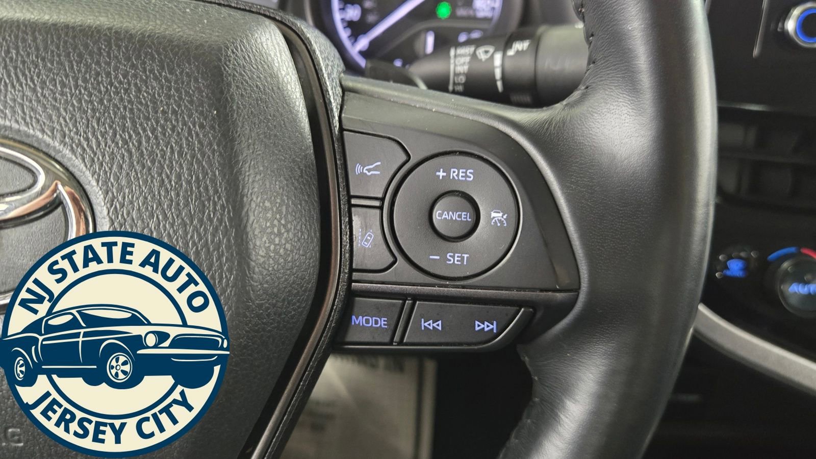 Used 2024 Toyota Camry SE image 12