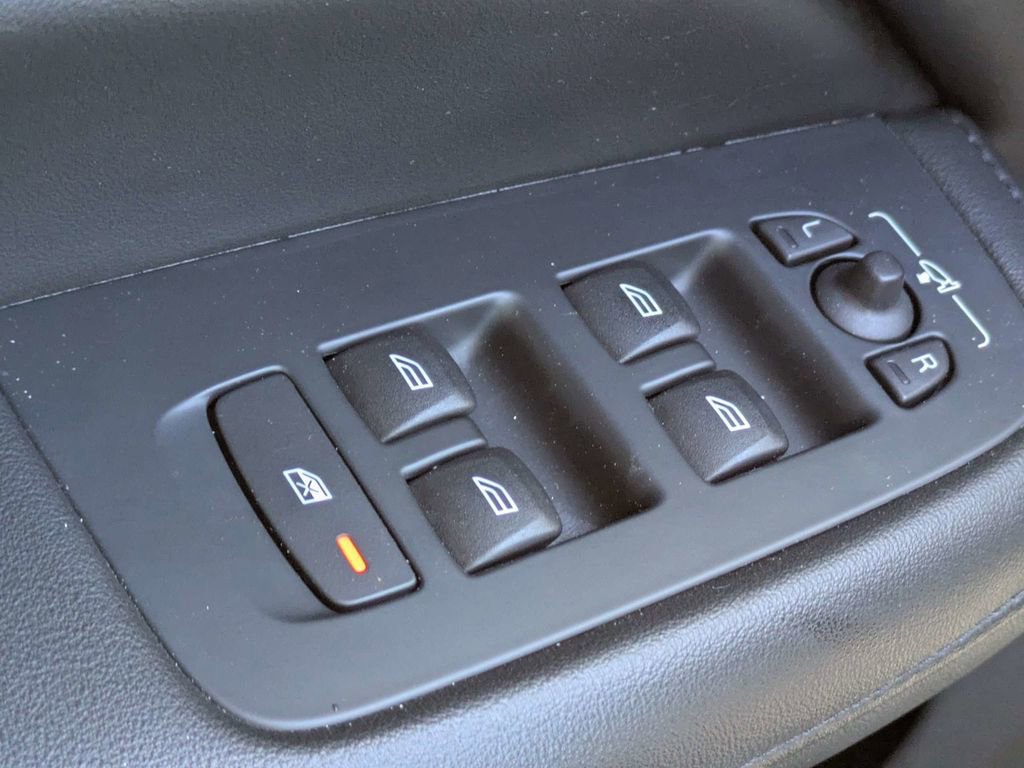 Certified 2024 Volvo S60 B5 Core image 23