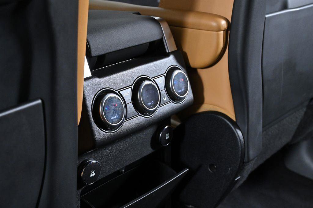 Used 2019 Land Rover Discovery HSE image 29