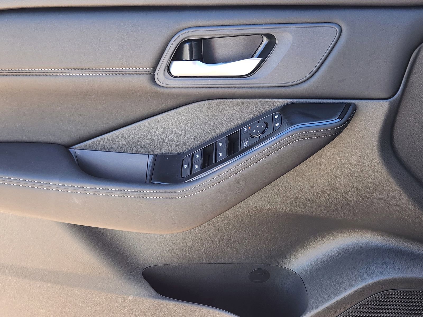 New 2026 Nissan Rogue SV w/ SV Premium Package image 19