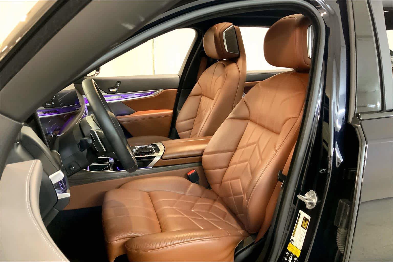 Used 2023 BMW 760i xDrive AWD/4WD image 7