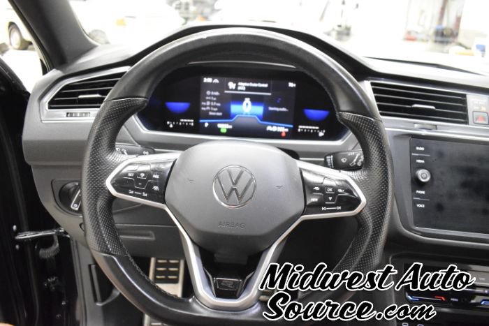 Used 2023 Volkswagen Tiguan SE R-Line AWD/4WD image 16