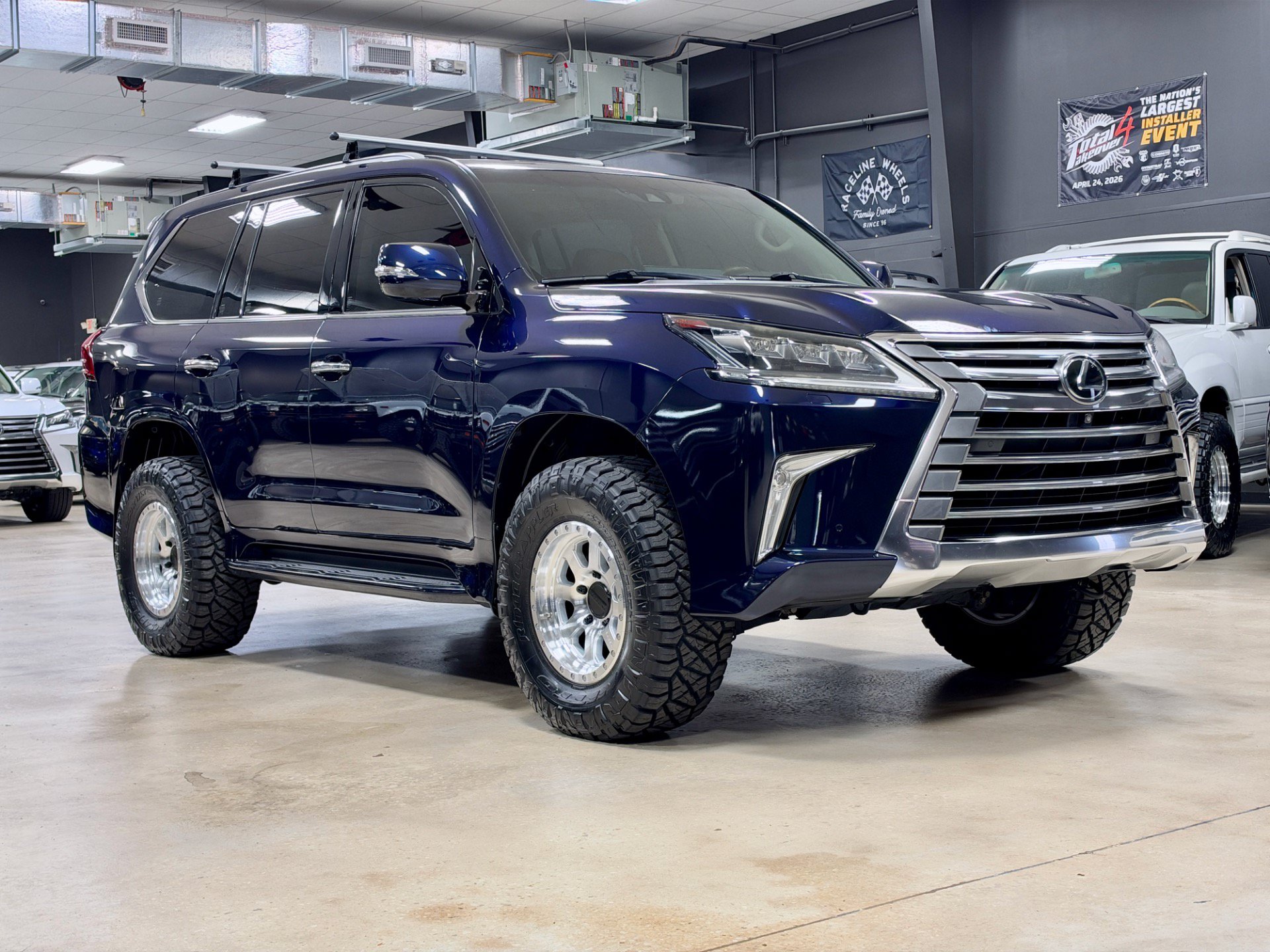 Used 2017 Lexus LX 570 4WD w/ Luxury Package image 4