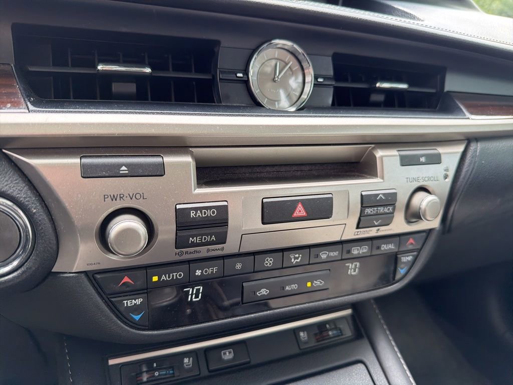 Used 2016 Lexus ES 350 w/ Luxury Package w/Wood Trim FWD image 20