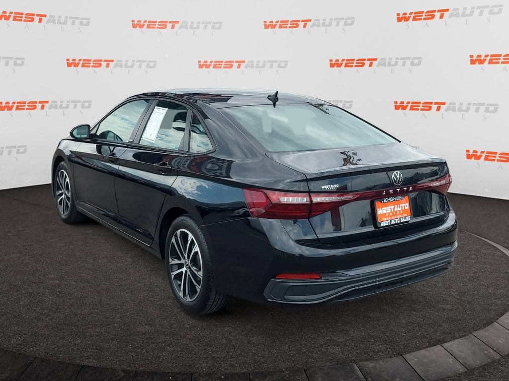 Used 2025 Volkswagen Jetta Sport FWD image 3